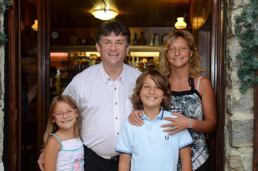 Albergo Ristorante Da Piercarlo Brallo Di Pregola エクステリア 写真